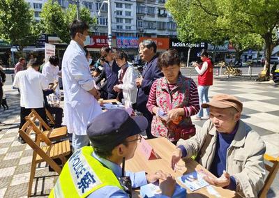 公益服務巡游便民又暖心 理發、政策宣傳與健康咨詢溫暖人心